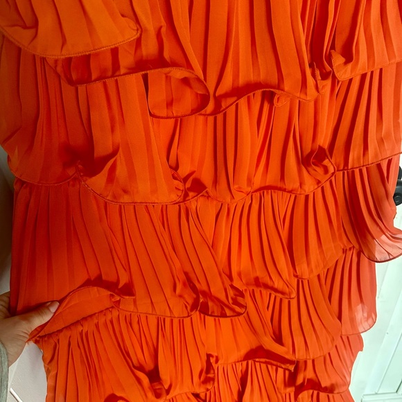 PrettyLittleThing Bright Orange Pleated Dress - Picture 5 of 5